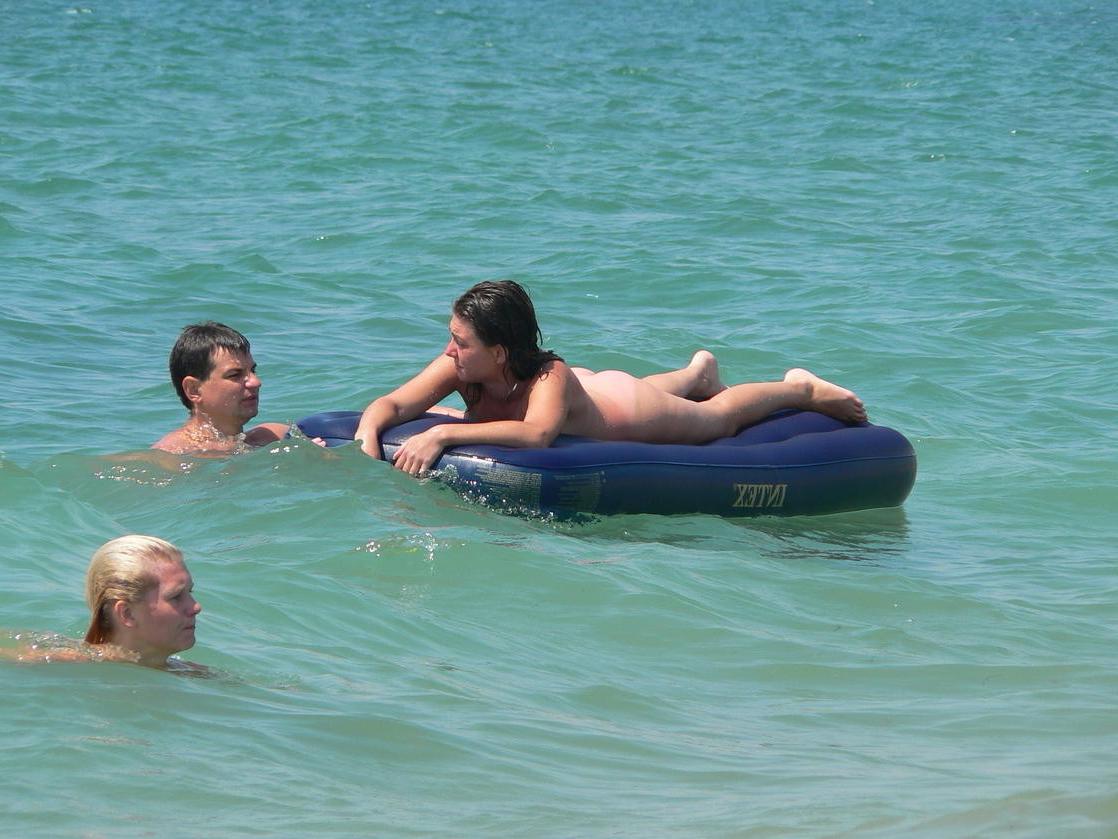 15P New teen friends bound by the love of being nude