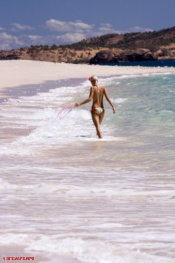 16P Blonde pornstar Boroka Balls in awesome beach sex action