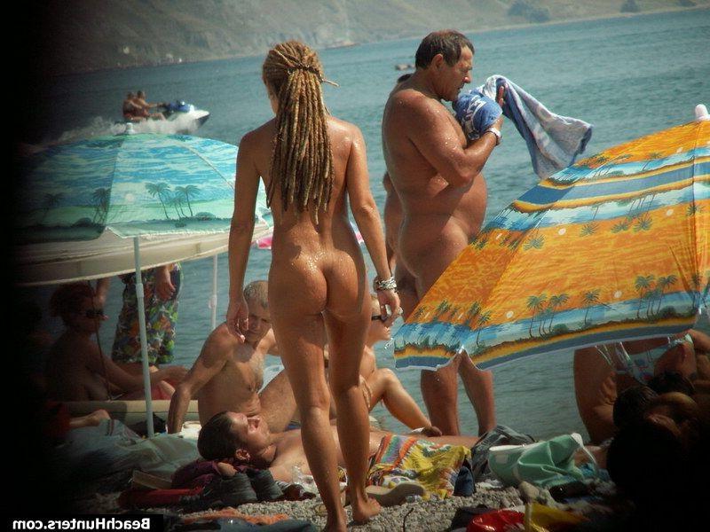 15P Tanned amateur babe on a nude beach