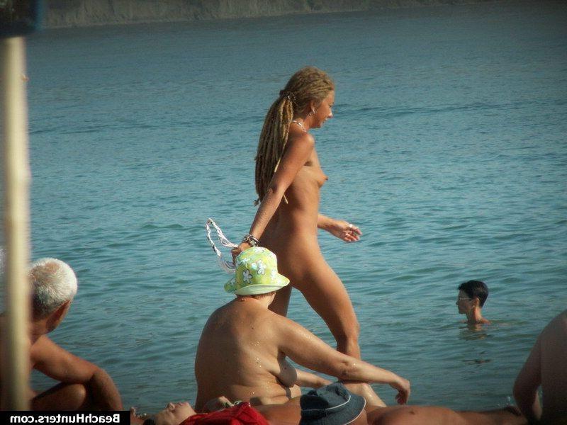 15P Tanned amateur babe on a nude beach