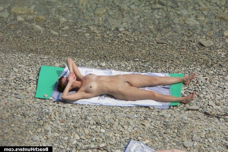 15P Tanned amateur babe on a nude beach
