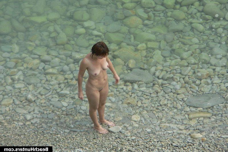 15P Tanned amateur babe on a nude beach