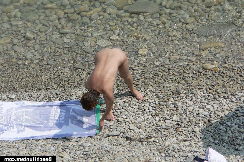 15P Tanned amateur babe on a nude beach
