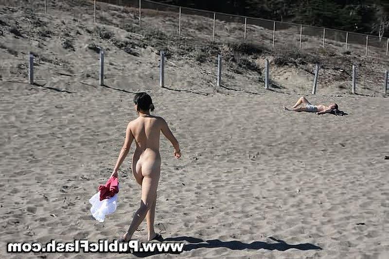 16P Mini tit exhibitionist strips nude at public beach