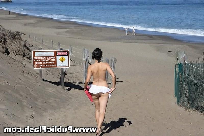 16P Mini tit exhibitionist strips nude at public beach