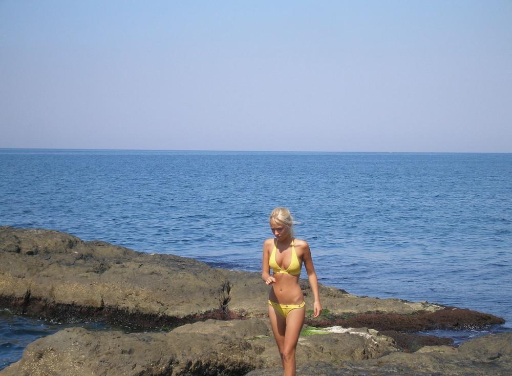 15P A blonde teen candids of her showing her hot tan lines