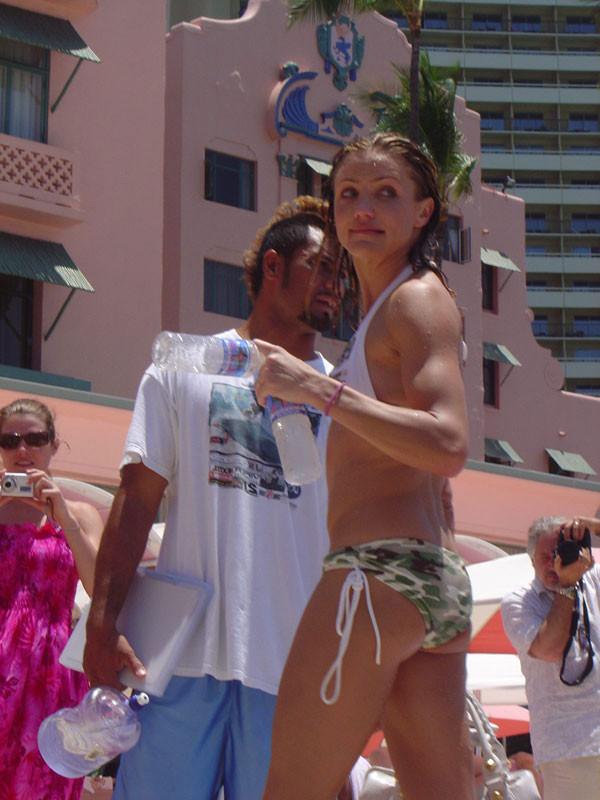 15P hot cameron diaz shows off her perfect body