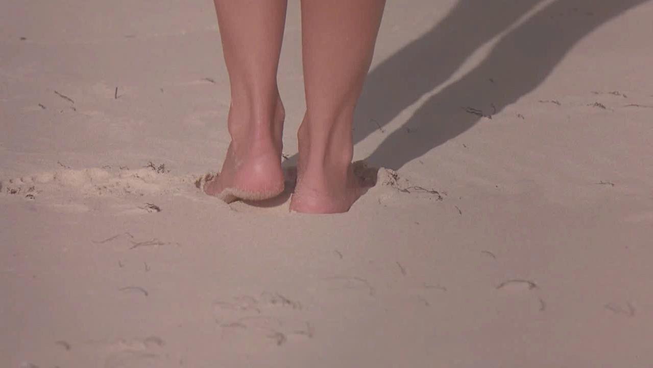 16P Kelly Brook totally nude at the beach