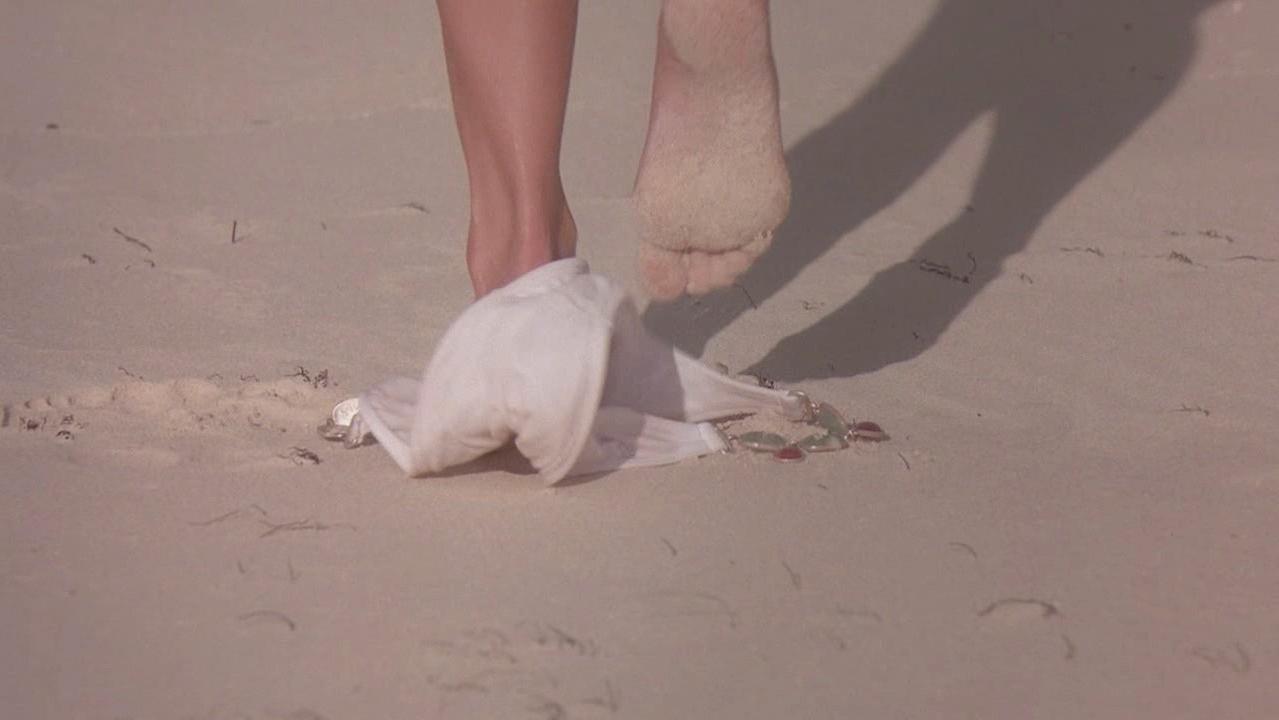 16P Kelly Brook nude at the beach