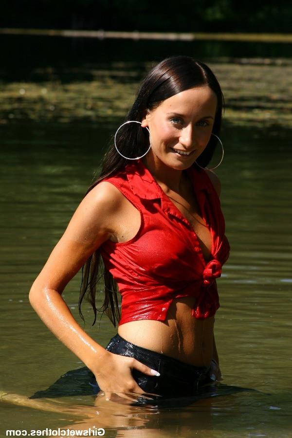 20P Sexy girl swimming with her soaked sticky clothes on