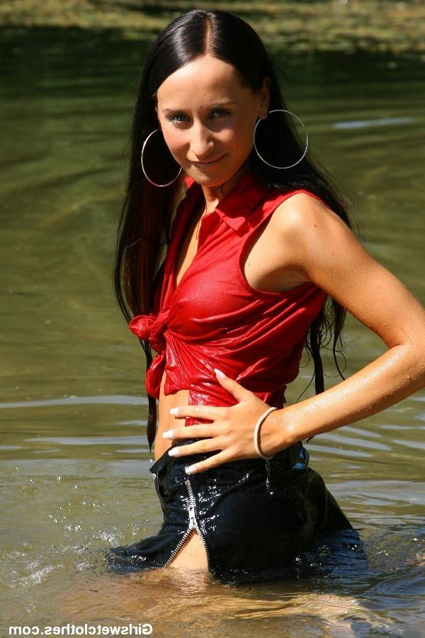 20P Sexy girl swimming with her soaked sticky clothes on