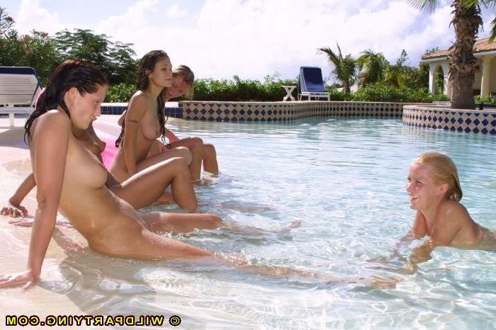 18P Naked lesbians go swimming