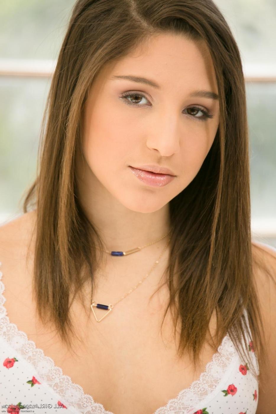 16P Beautiful doll Bella Danger is exposing her tits with big nipples and trimmed nu