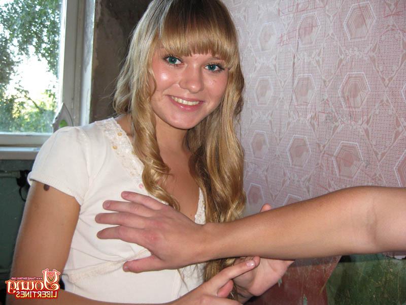 16P Sexy chick undresses and sucks dick to her boyfriend