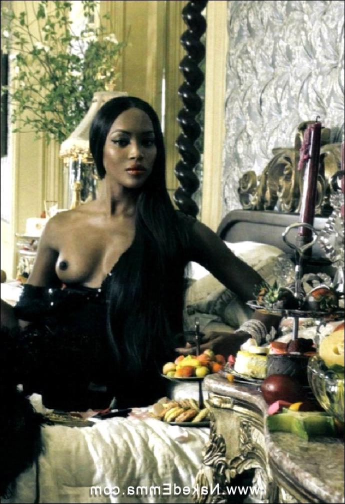 15P Breathtaking nude celebrity photos