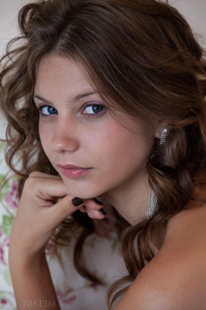 12P Cute natural babe in panties