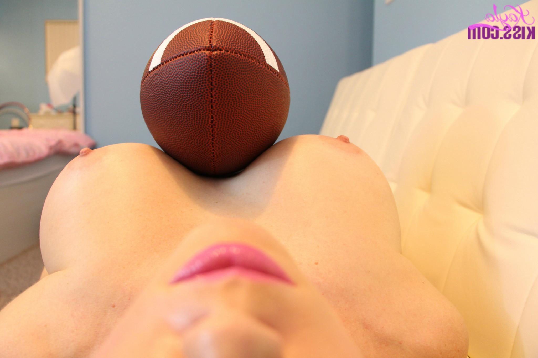 12P Kaylas Playing with balls