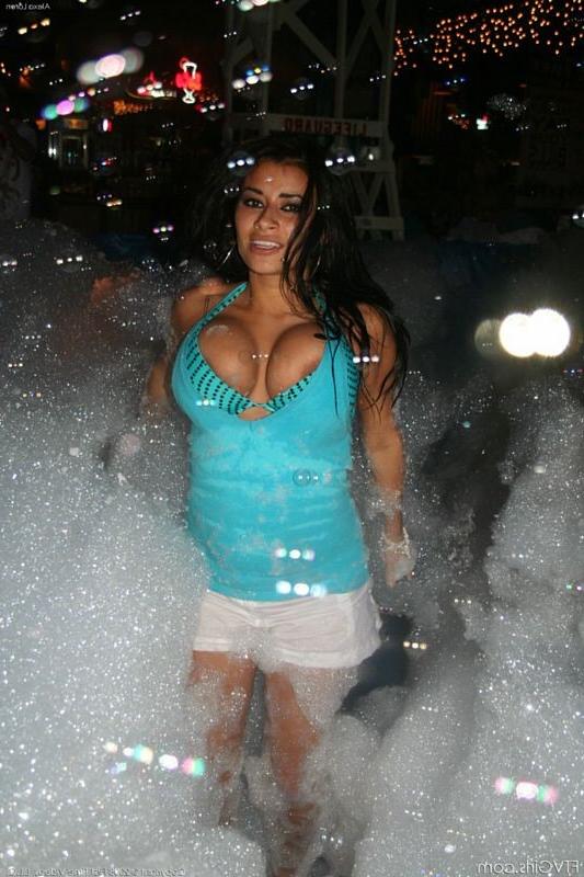 15P Alexa Loren flashes her big tits at club foam party