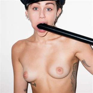 16P Miley Cyrus nude