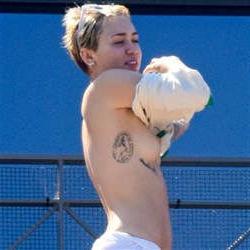16P Miley Cyrus nude