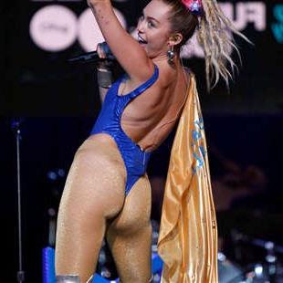 16P Miley Cyrus nude