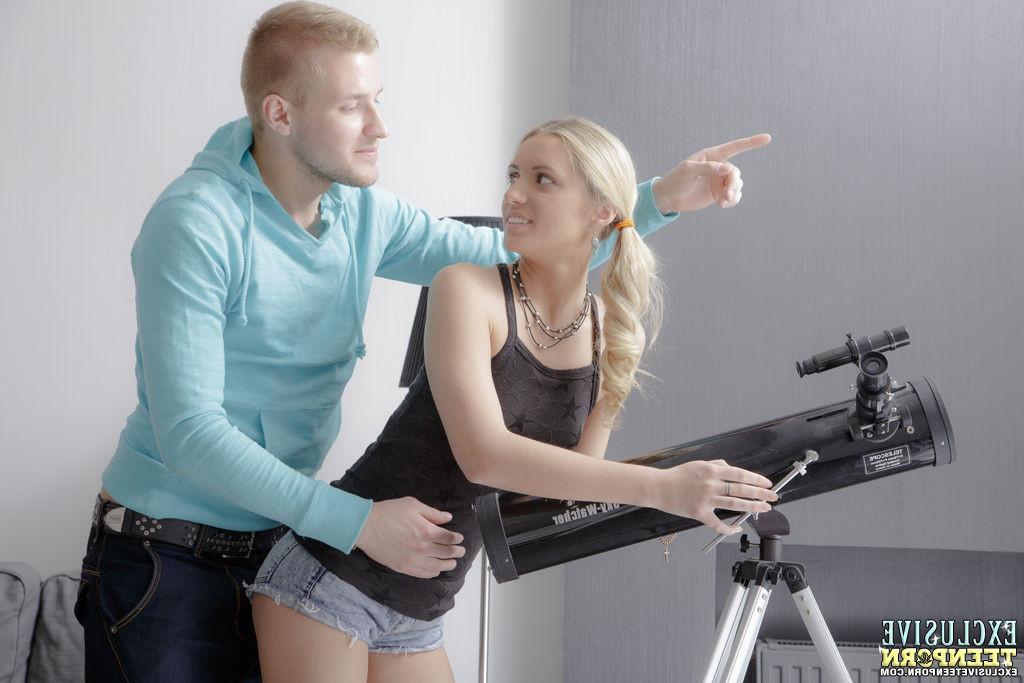 20P Horny teen girlfriend shares her passion with her boyfriend as s
