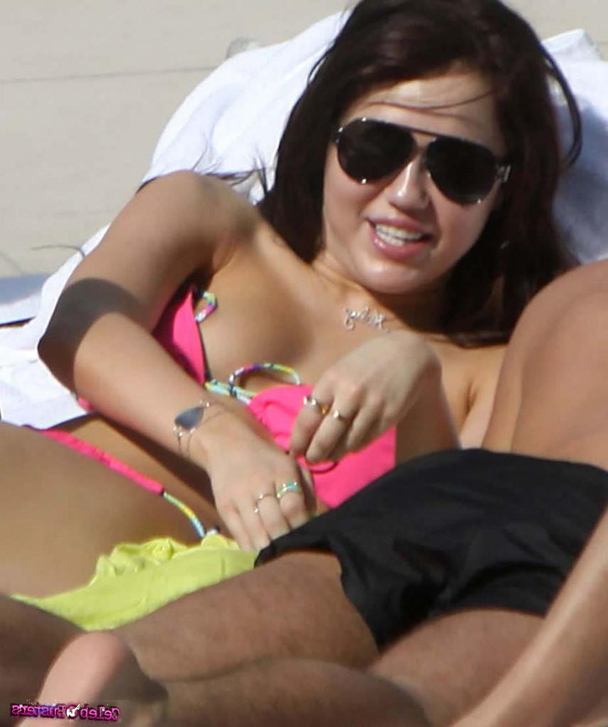 15P Celebrity Miley Cyrus totaly exposed 