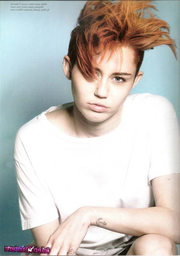 15P Celebrity Miley Cyrus totaly exposed 