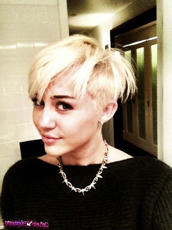 15P Celebrity Miley Cyrus totaly exposed 