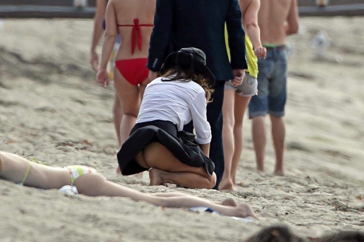 15P Salma Hayek  upskirt pics of her perfect nude ass