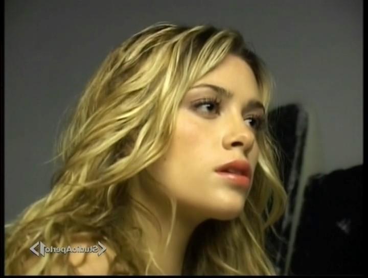 15P Italian Martina Stella in a Selection provocative Pics