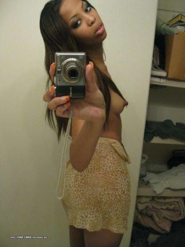 12P Solo ghetto babe taking self pics