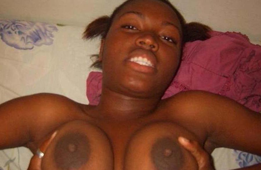 12P Ghetto babes love to spread their legs