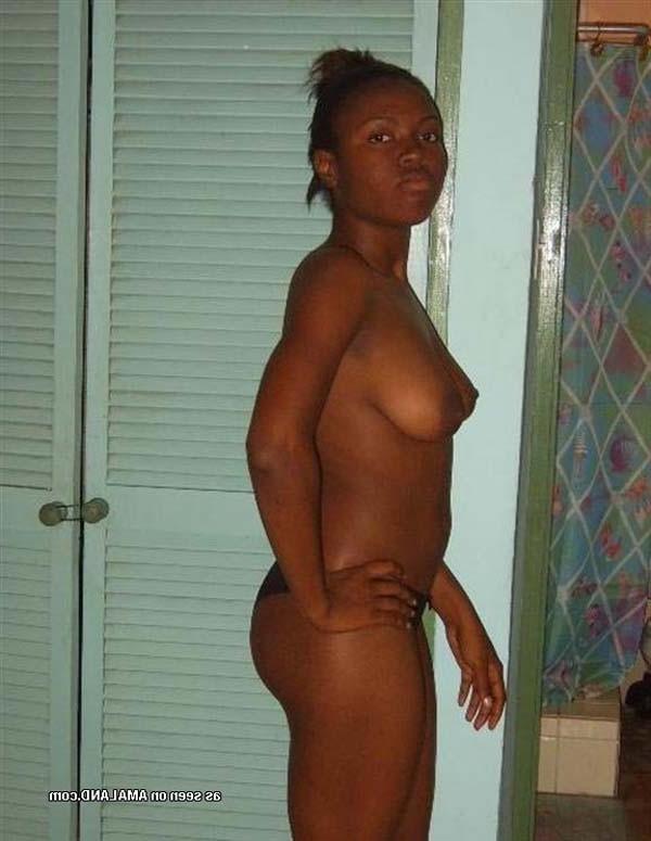 12P Ghetto babes love to spread their legs