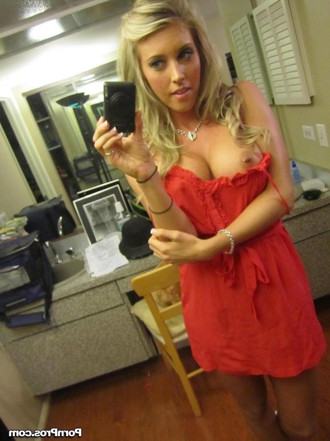 16P Samantha Saint gets nude at home for her boyfriend