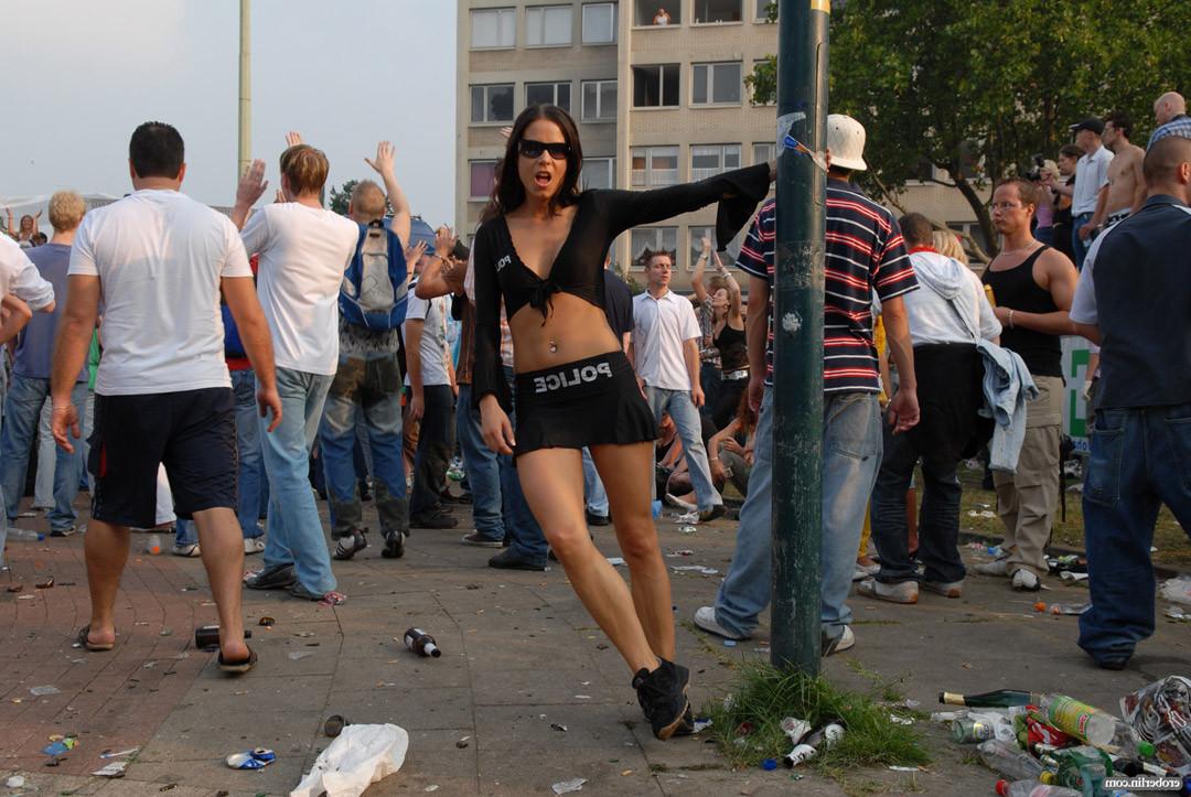 16P Germany Love Parade Public Frolic