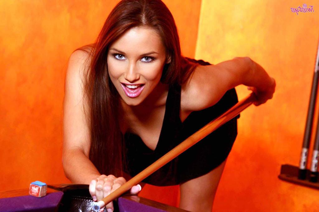 15P Celeste Star spreads her pussy lips wide by the pool table