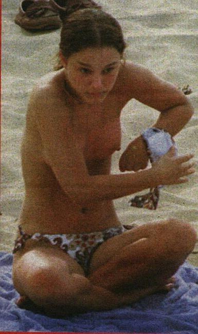 15P Sexy Girl Next Door Actress Natalie Portman topless pics