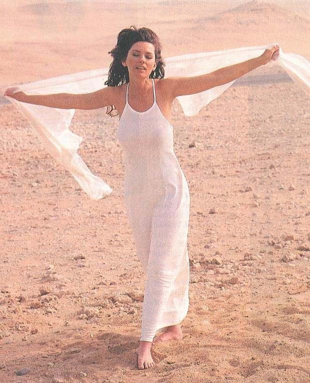 15P country music hottie Shania Twain see thrus and nudes