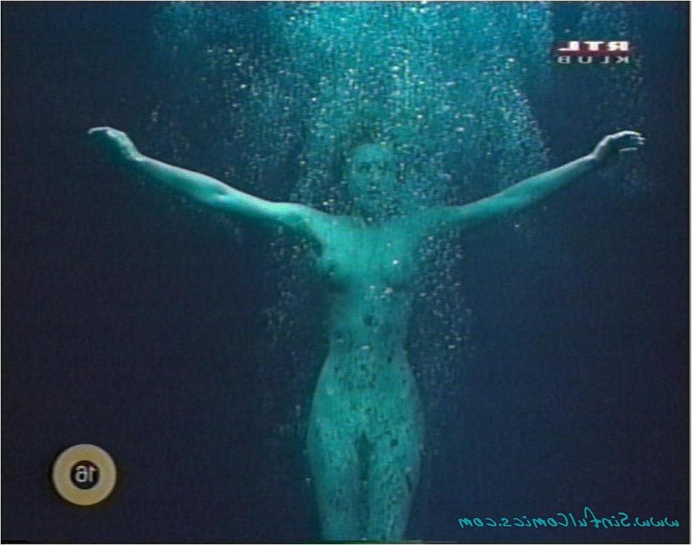 15P celebrity supermodel Rebecca Romijn-Stamos nudes