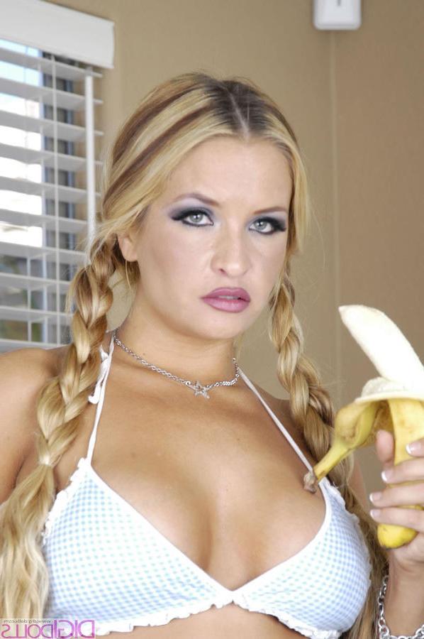 15P Angel Cassidy gives a banana a blowjob