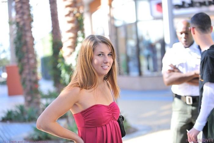 15P Daring Public Flasher