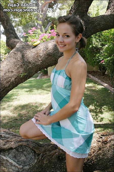 21P brunette outdoor wetting herself with banana