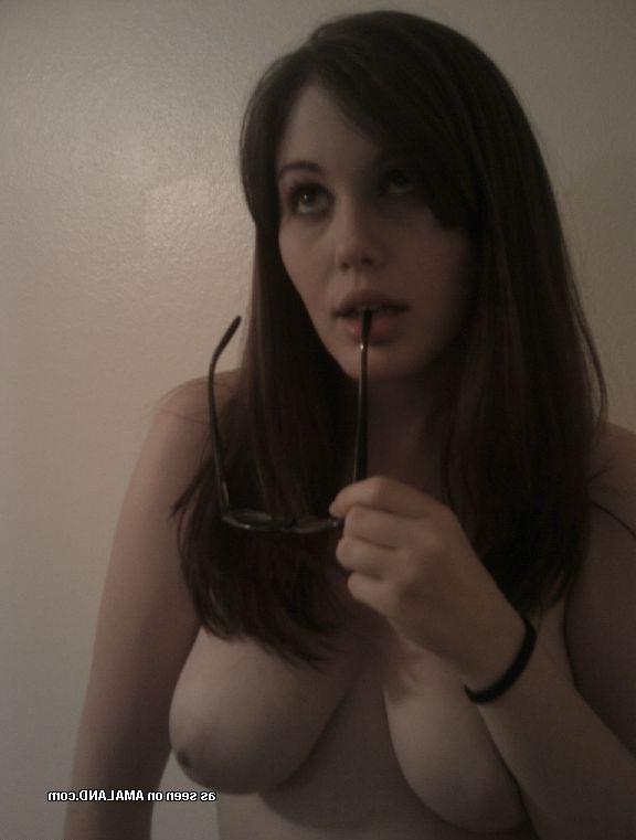 14P Sexy amateur babes displaying their big fine tits