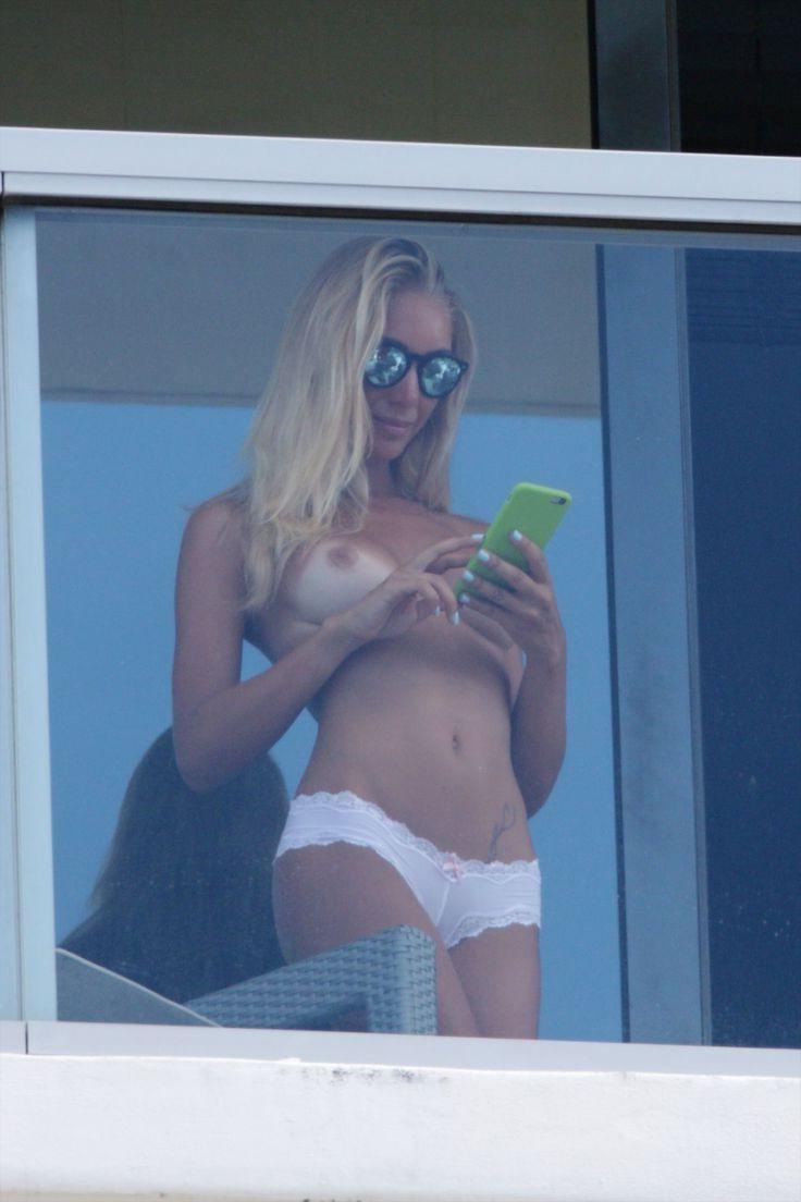 15P Uncensored celebrity slips