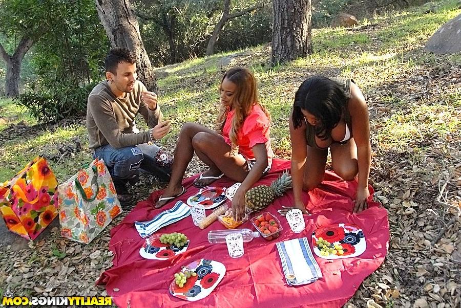 20P Kat was dying to have some fun in the woods. So she invited her good friends Voo