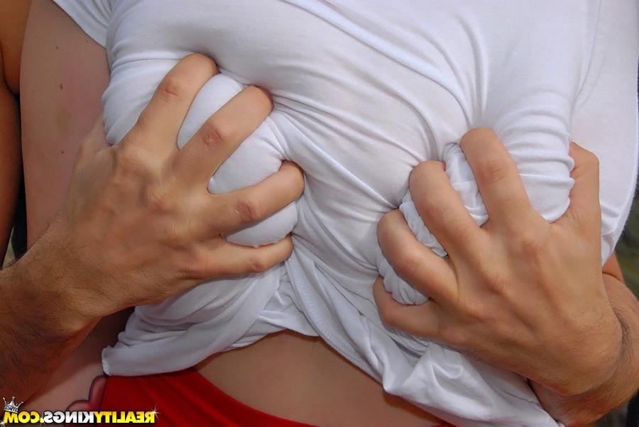20P We have the beautiful Siri ready for you today with her massive tits. Shes in th