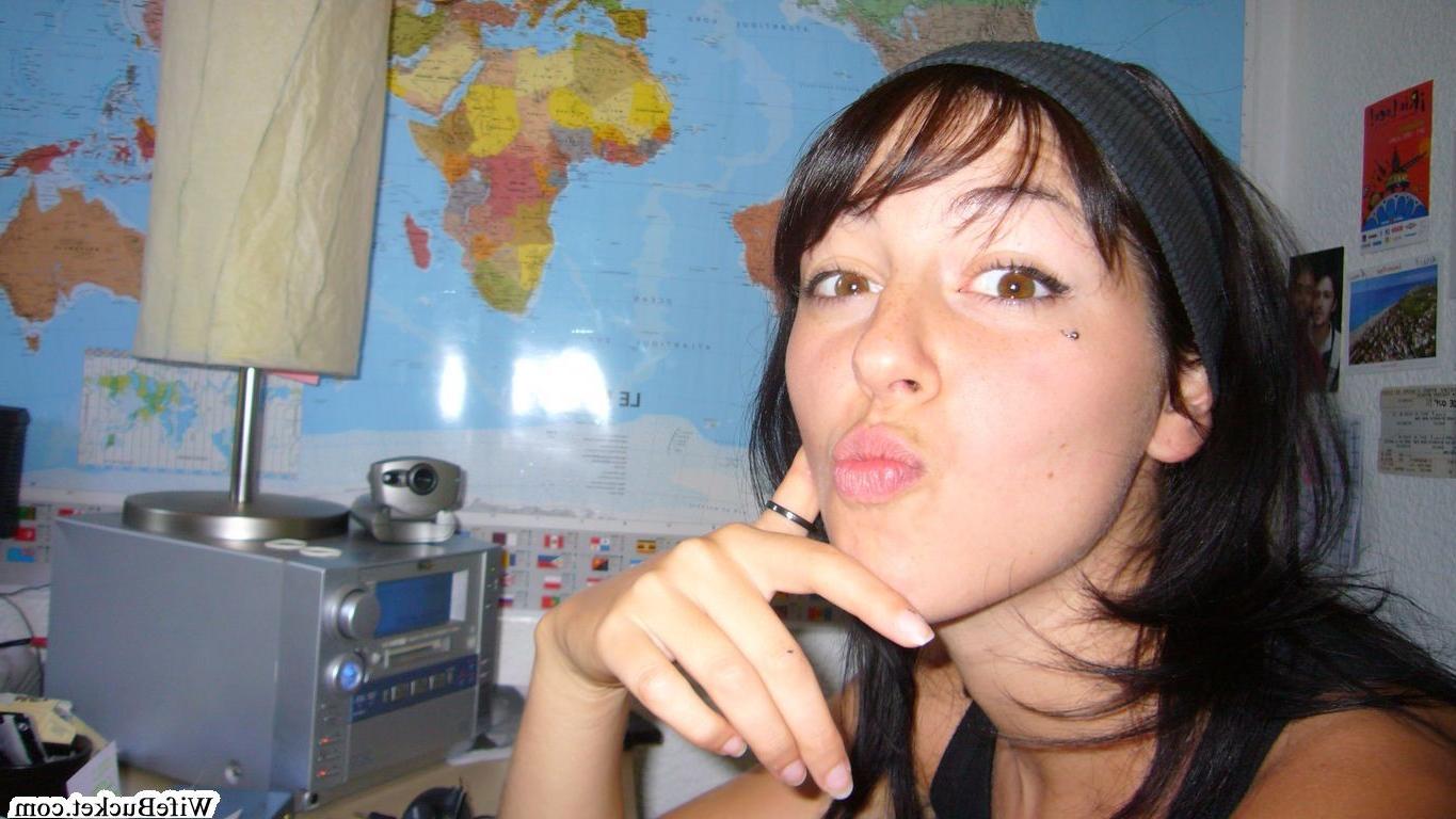 15P Amateur swingers having fun on camera
