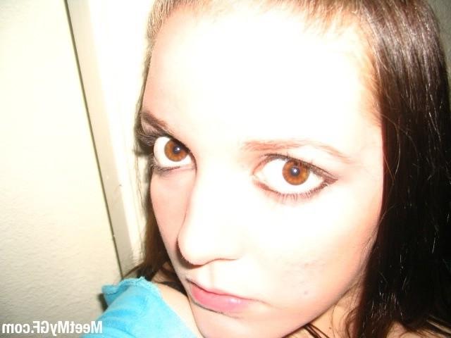 16P Hot busty teen flashes huge natural tits
