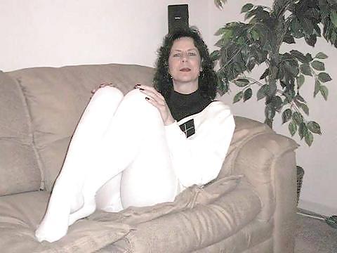 25P Mature in Pantyhose 2